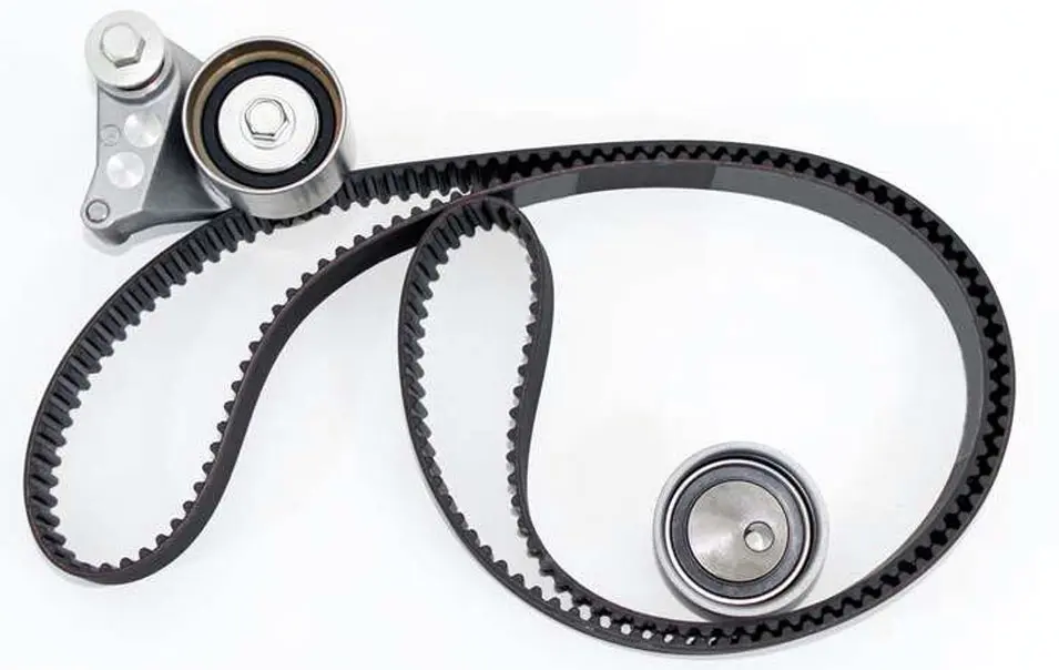Kit de distribution automobile avec courroie et galets